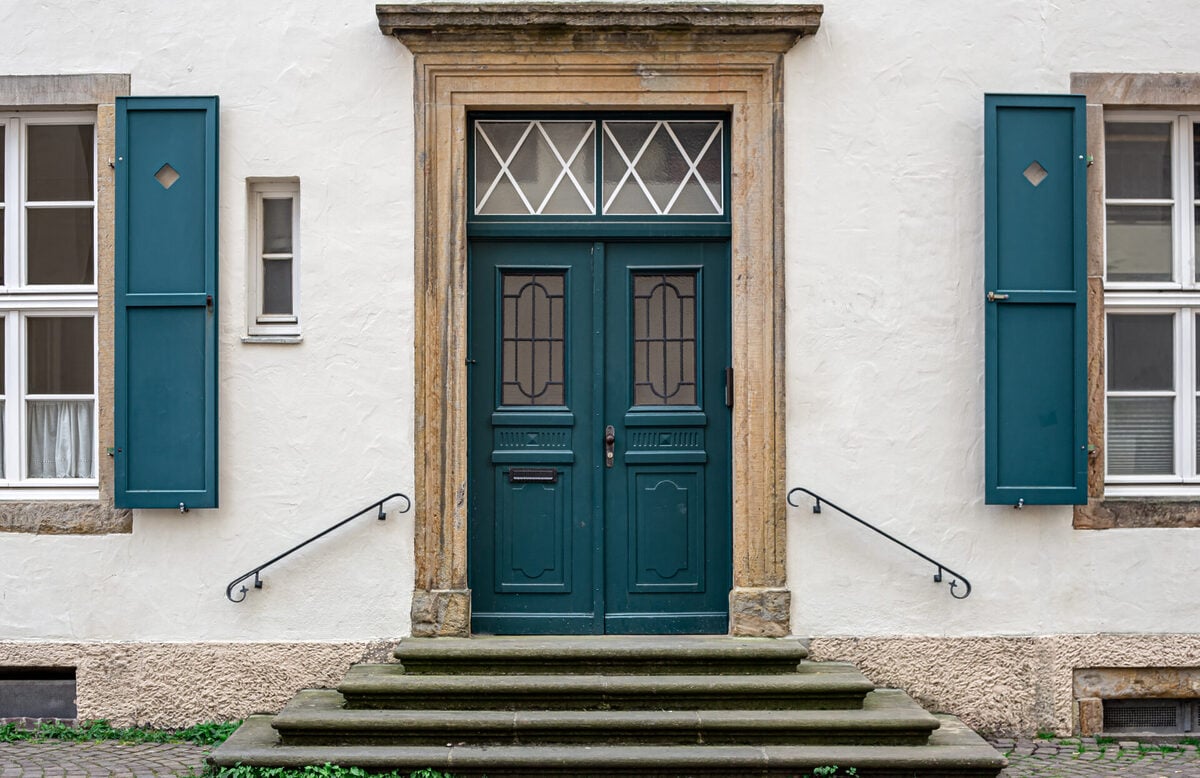 signs to replace your doors