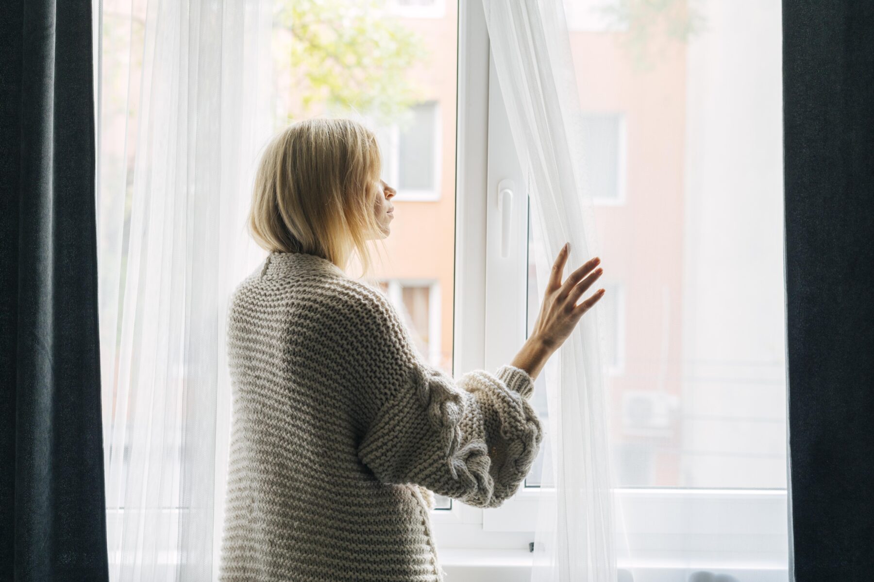 Why Do Doors And Windows Become Harder To Open In Cold Weather? | Fairview